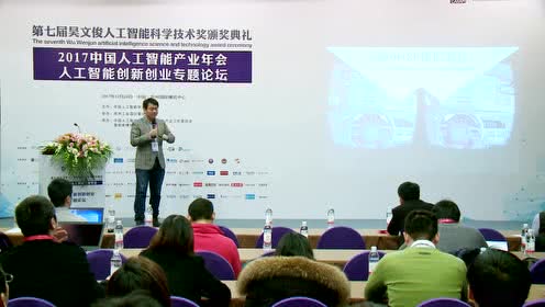 李力：《数据可视化的AI重构与应用》