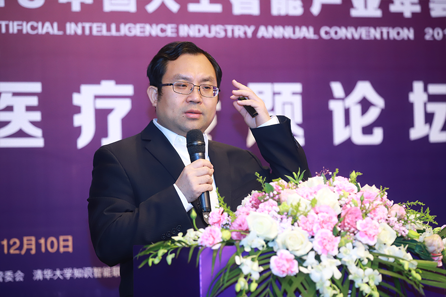 陈新建：《人工智能眼科医学影像处理与分析》