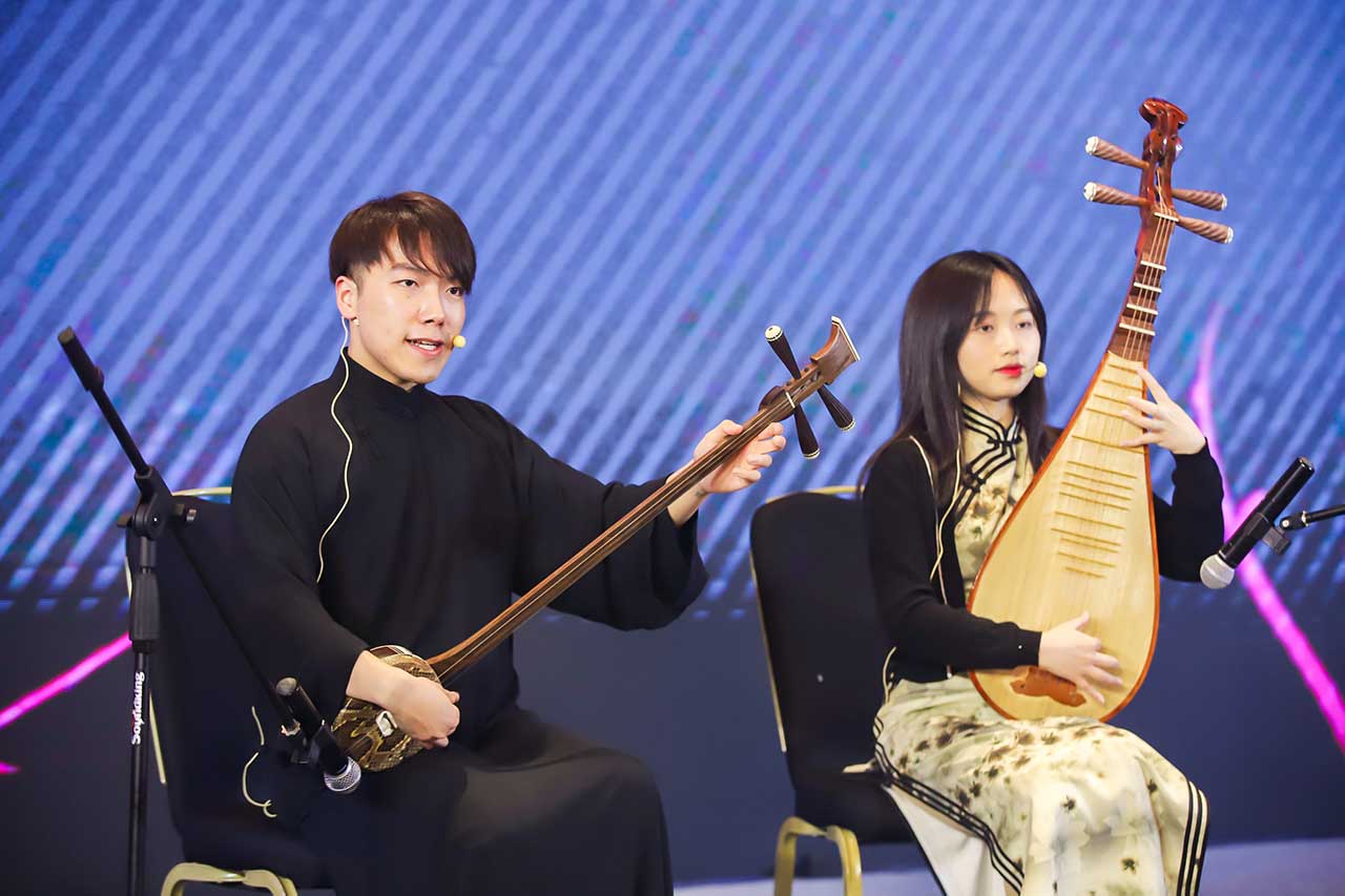 《赏中秋》、《花好月圆》-- 高 洁、何 虓 昆山市牡丹曲艺团