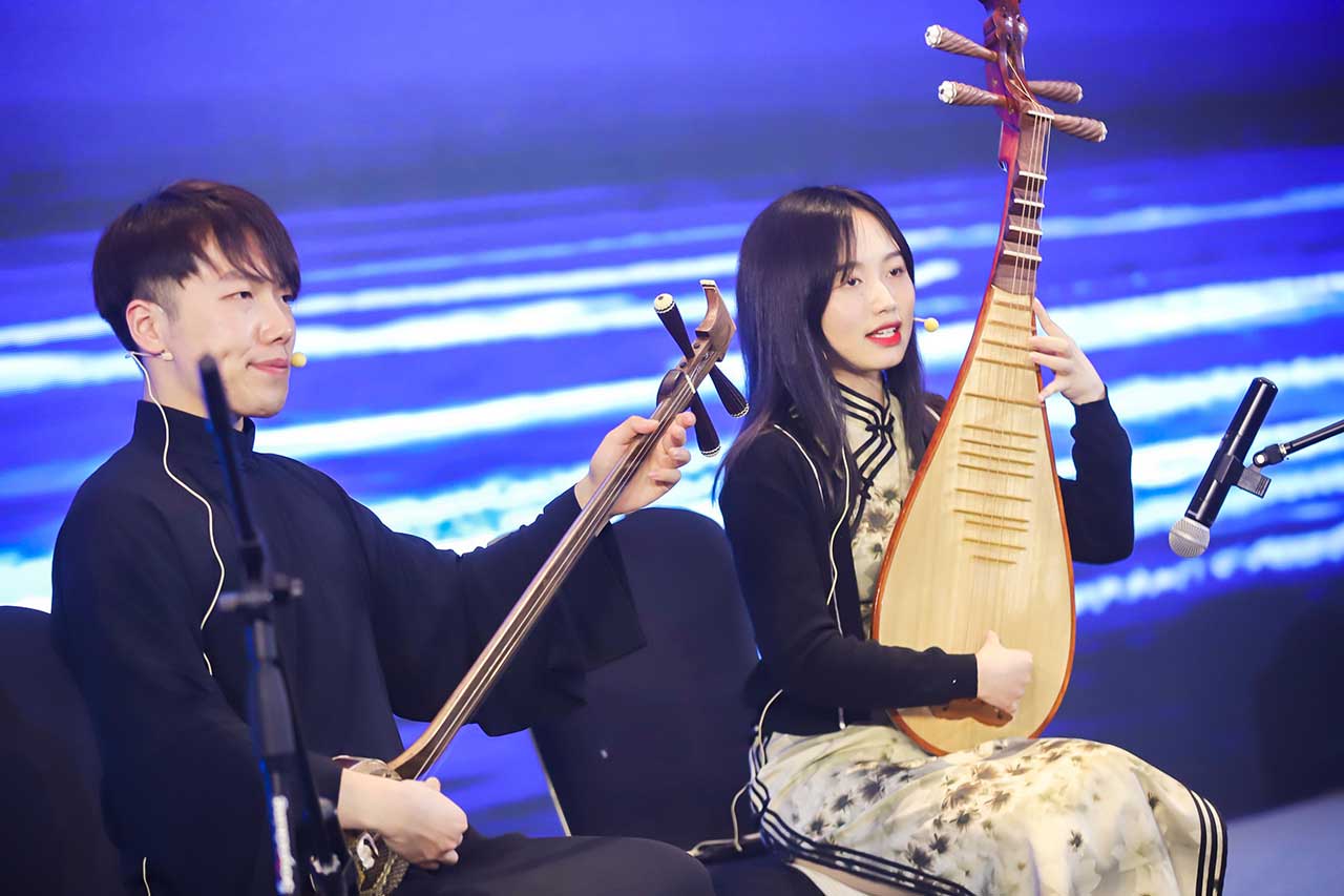 《赏中秋》、《花好月圆》-- 高 洁、何 虓 昆山市牡丹曲艺团