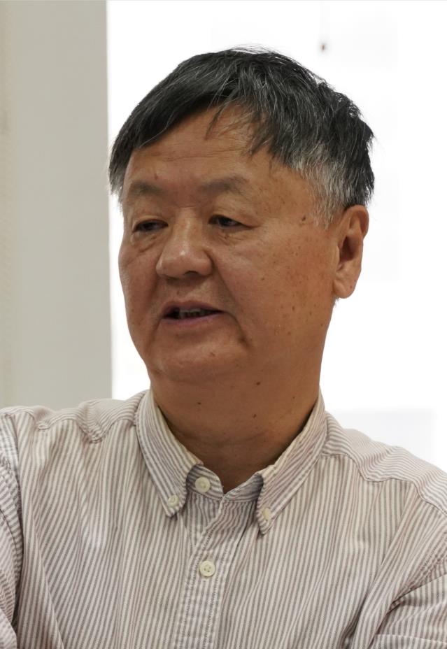 王  钧